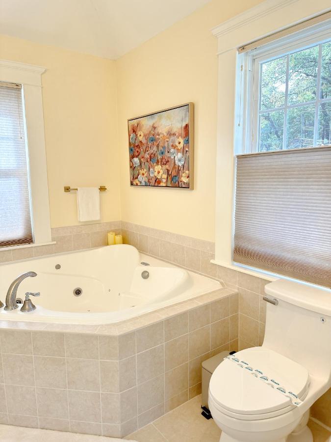 Villa 7 Mins Drive To Yale, Large Fenced Yard à New Haven Extérieur photo